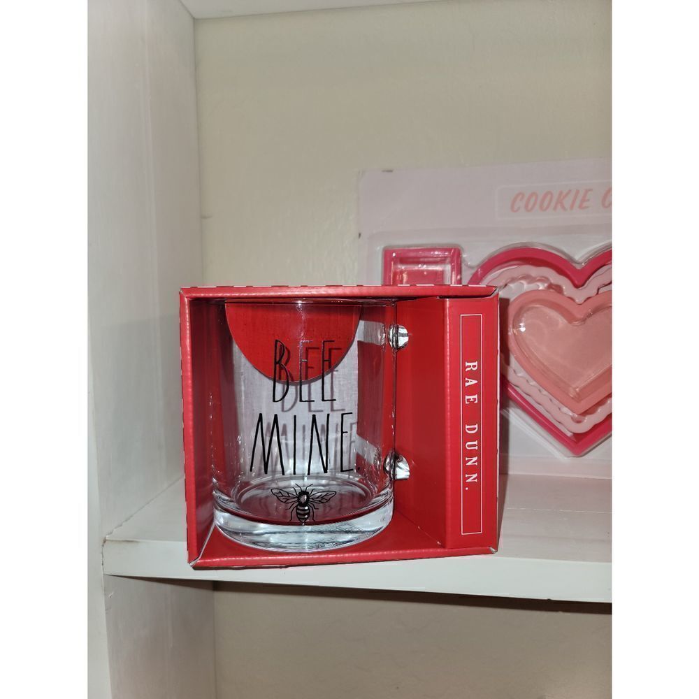 Rae Dunn 18 oz glass mug BEE MINE  in box